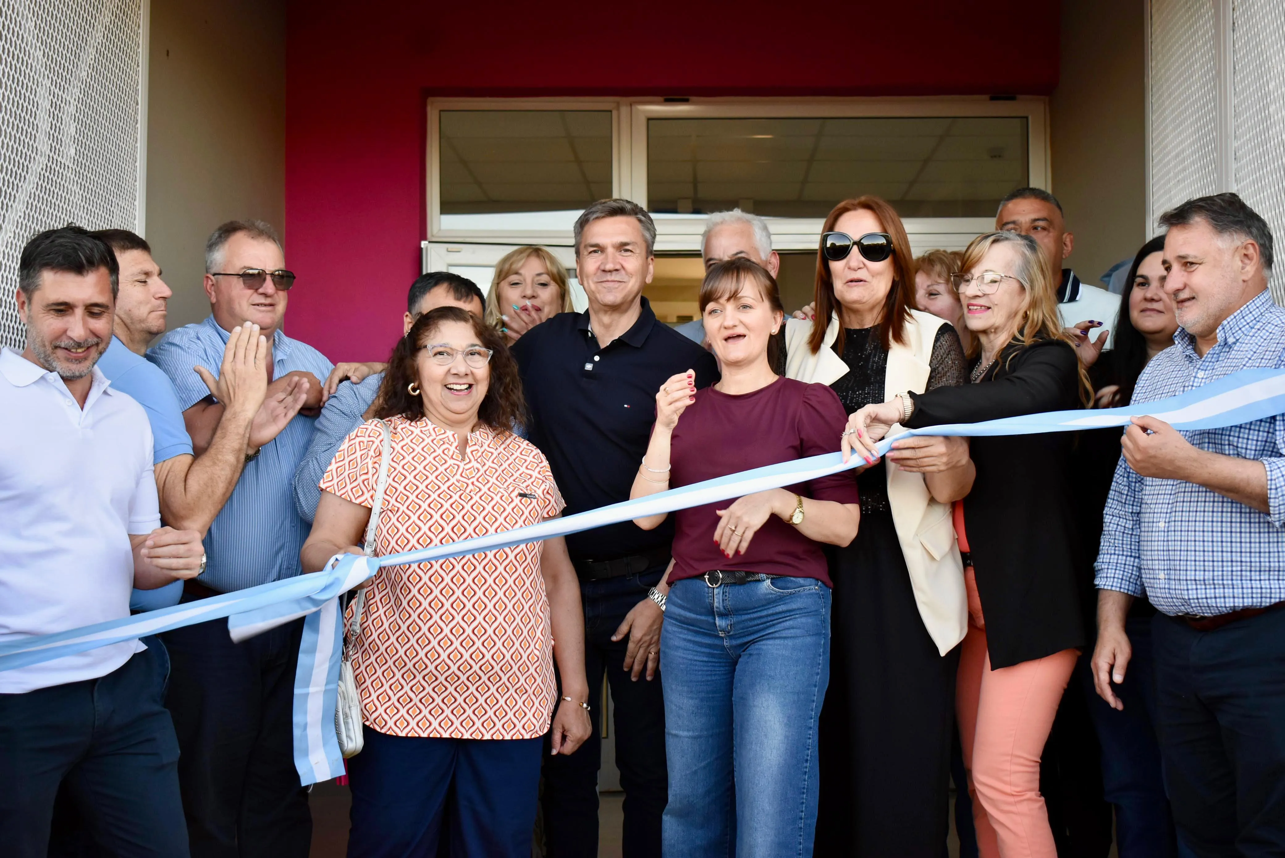 EL GOBERNADOR ZDERO INAUGURÓ EL NUEVO CENTRO DE SALUD DEL BARRIO ...