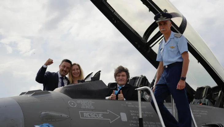 20260815203555_javier-milei-f-16