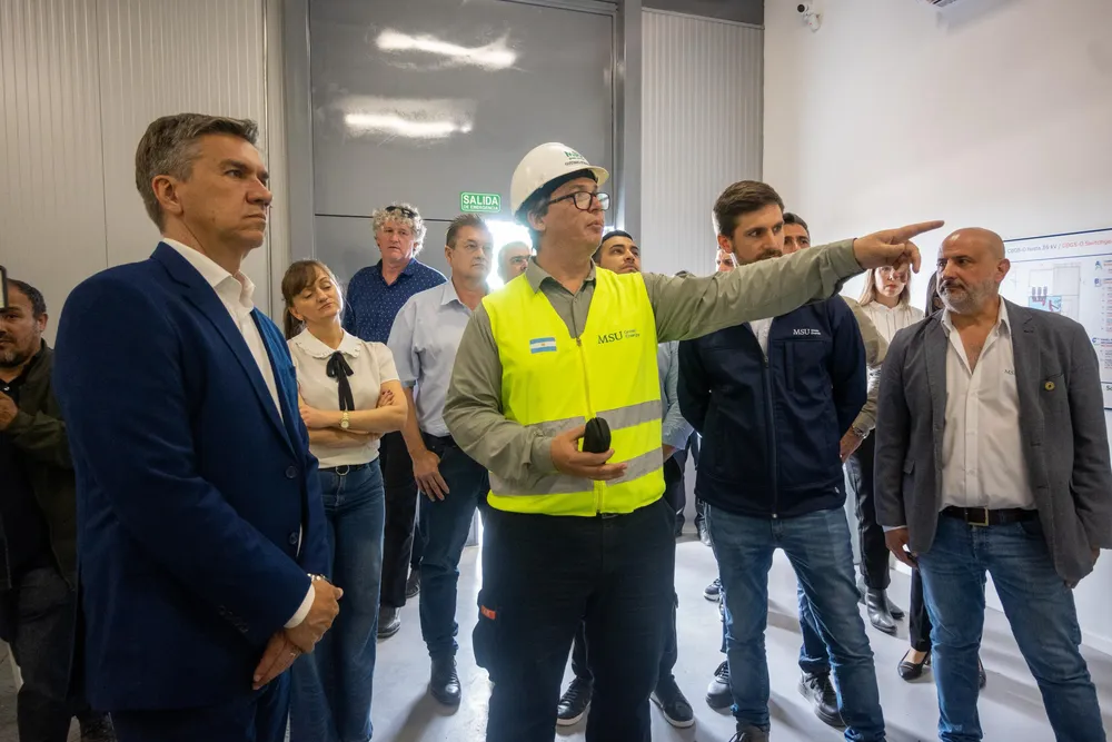 1000060504-68db2587bb02f835732573