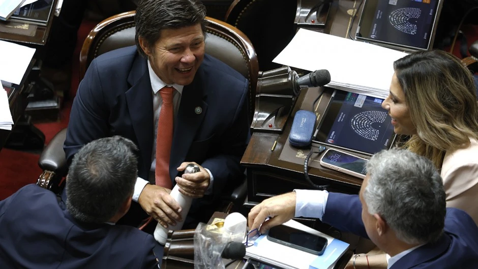 6997d456f00df_940_529!