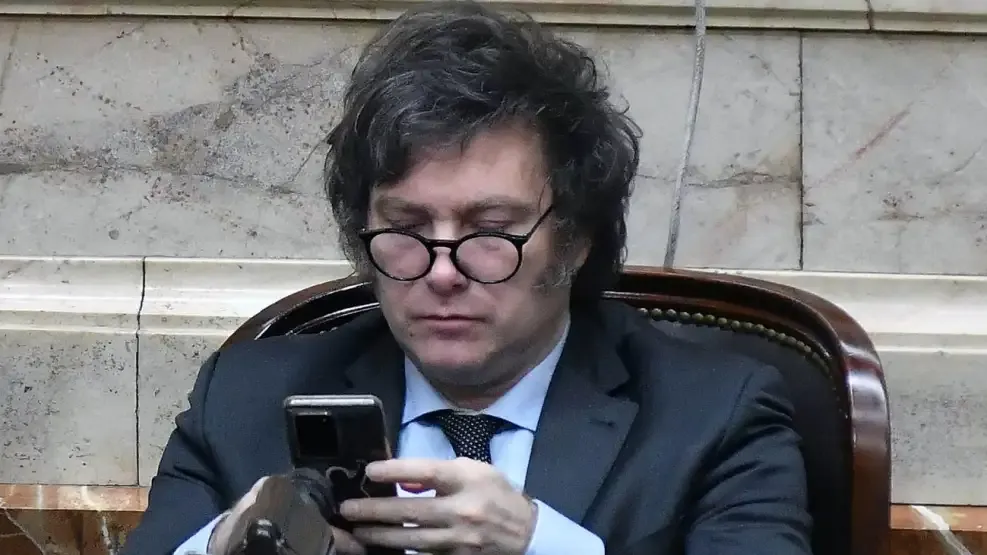 javier-milei-telefono-twitter-1854513