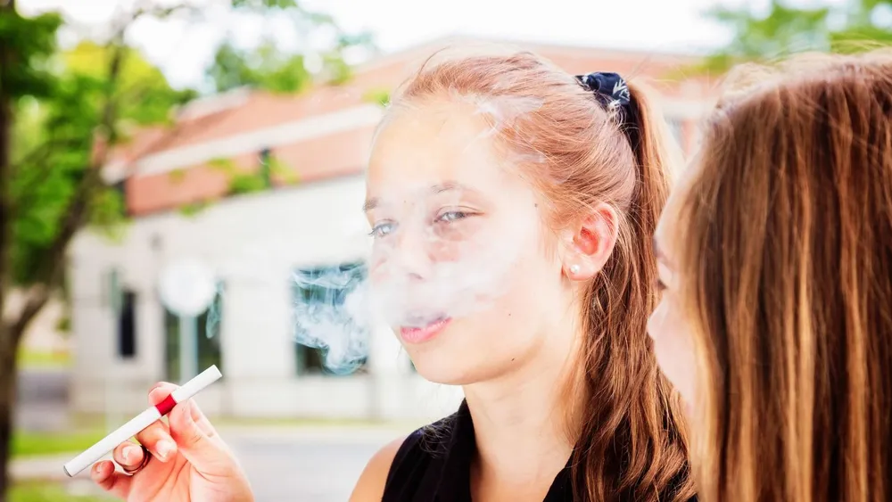 6d1628c660c1-los-adolescentes-se-inician-en-la-tabaco-a-trav-s-del-vapeo